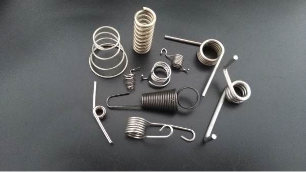 彈簧為什么要去毛刺？